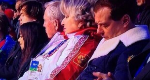Медведев спит на церемонии открытия Олимпийских игр фото