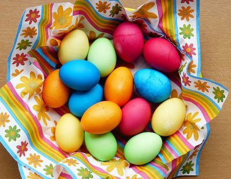 Как красить яйца на Пасху пасхальные крашенки - Мраморные пасхальные яйца как делать - Мраморные яйца на Пасху пошаговый рецепт - Как покрасить яйца к Пасхе красиво, быстро, натурально - Чем покрасить яйца на Пасху в домашних условиях без искусственных красителей