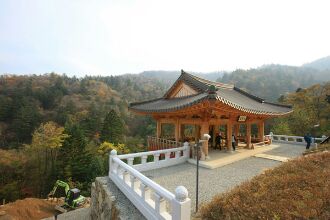 Храм Санвонса - 643 год (восстановлен в 1947 году). Пхёнчхан. Южная Корея