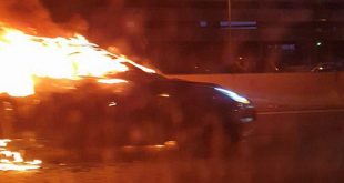 ВИДЕО: На МКАД взорвался и сгорел электромобиль Tesla - автопилот не распознал стоящий эвакуатор