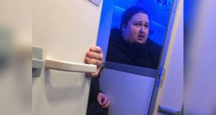 Лука, сын Никаса Сафронова застрял в туалете в самолете - Видео с сыном художника Сафронова в самолете