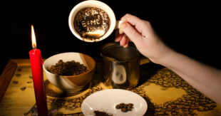 Гадание на кофейной гуще на Старый Новый год 2021, значение фигур в чашке - Гадание на кофейных зернах: способ 16 зерен кофе на Рождество и Старый Новый год