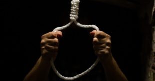 Возвращался из Польши и повесился: на остановке под Львовом совершил самоубийство заробитчанин