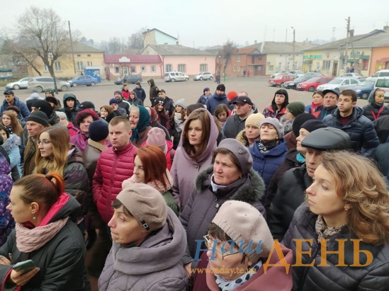 Блокпосты на Тернопольщине: местные против размещения эвакуированных из Уханя из-за коронавируса украинцев