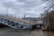 ВИДЕО: Ураган в Николаеве снес понтонный пешеходный мост, по которому шли люди