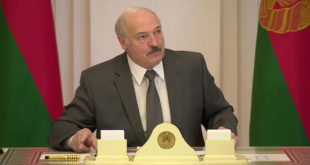 "Никаких чартеров, пускай там и сидят", - Лукашенко не собирается эвакуировать белоруссов из-за границы