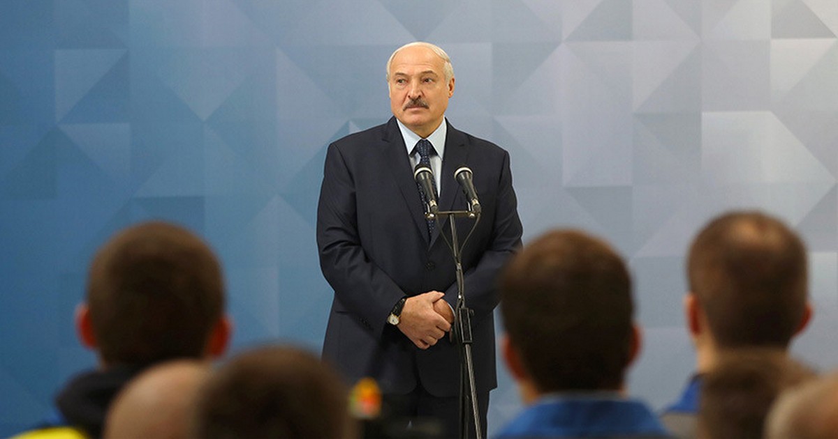 ВИДЕО: Лукашенко призвал задуматься о рукотворном происхождении коронавируса: "Я вам много интересного расскажу"