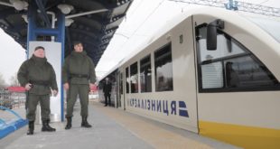 Украина закрыла железнодорожное сообщение внутри страны: сколько времени продлится запрет и что делать с купленными билетами