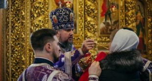 Московский патриархат призывает игнорировать карантин и ходить в церковь молиться, причащаться и целовать иконы