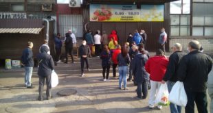 ВИДЕО: В Каменском продавцы силой открыли закрытые рынки и возобновили работу на них, несмотря на карантин
