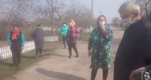 В селе под Одессой десяток женщин набросились на односельчанку из-за "коронавирусного" сына, который приехал из Чехии