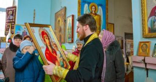 ВИДЕО: В тернопольском храме замироточила икона Божией Матери