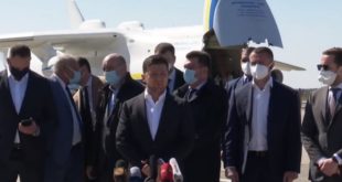 ВИДЕО: Зеленский встретил самолет из Китая, на котором привезли 12 млн. защитных масок и другое медоборудование для борьбы с коронавирусом
