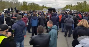 Сотни фермеров перекрыли важную трассу под Херсоном: протестуют против закрытия рынков на карантин