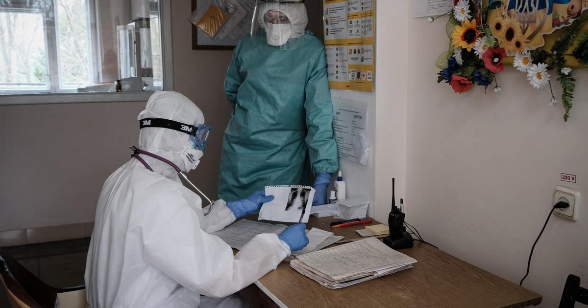 В Одесской области семейный врач, который впоследствии умер, заразил коронавирусом 32 коллег