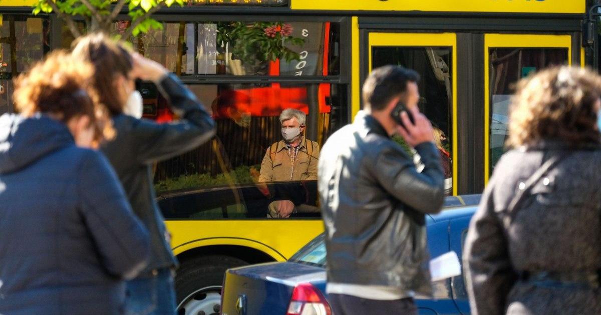 В Киеве объявили новый этап ослабления карантина: будут открывать рынки, большие магазины и запускать наземный транспорт