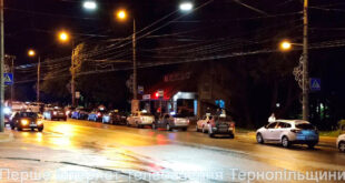 Скандал в Тернополе: судья отказался платить таксисту, около 30 автомобилей такси приехали на разборки
