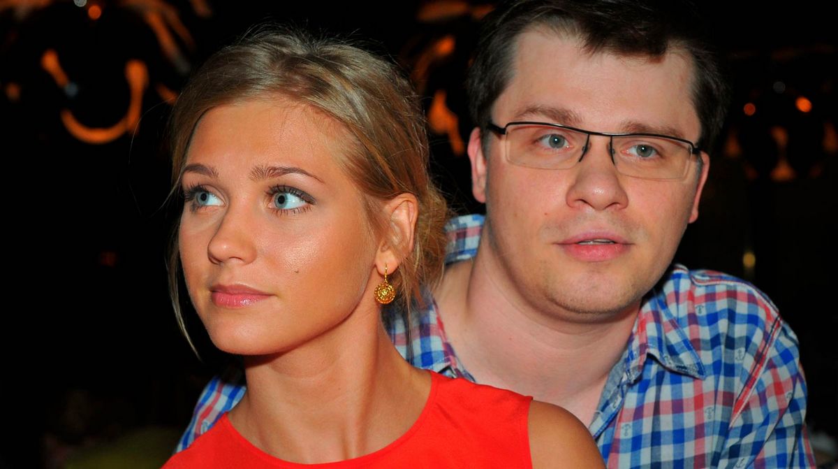 Кристина Асмус и Гарик Харламов разводятся: актеры рассказали о причинах развода на своих страницах в соцсетях
