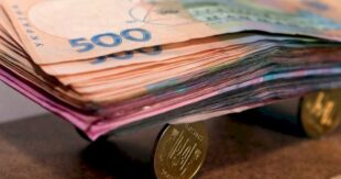Бюджетникам повысят зарплату на 1500-3500 гривен: стало известно кому светит прибавка