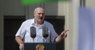 ВИДЕО: "Будете стоять на коленях, как в Украине": Лукашенко напугал белорусов "страшилками" в случае перевыборов