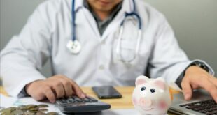 В Украине повысили зарплаты семейным врачам: доплачивать будут за каждого пациента