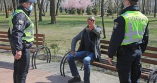 Украинцев будут штрафовать до 5100 гривен: Верховная Рада приняла закон о штрафах за отсутствие масок