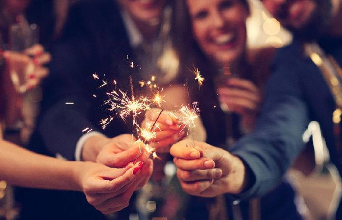 Приметы на Новый год 2021: как подготовиться и встречать, чтобы привлечь удачу, здоровье, богатство, любовь в наступающем году