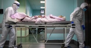 Неделю лечилась дома: под Сумами женщина с подозрением на коронавирус умерла перед входом в больницу