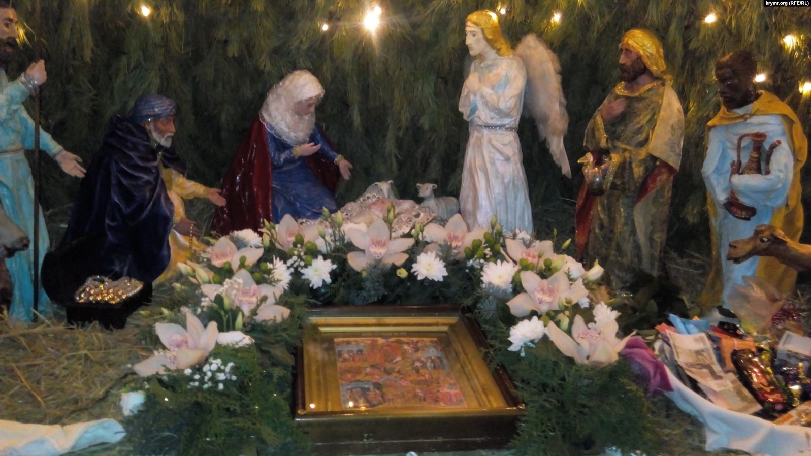 ФОТО: В крымском Севастополе на Рождество в церквях пели колядки на украинском языке