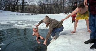 "НЕ ПОМОЖЕТ!": ПЦУ развеяла миф относительно купания в проруби на Крещение - крещенские купания не очищают от грехов