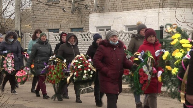 ВИДЕО: Одели в белое платье: на Херсонщине похоронили убитую семилетнюю Машу Борисову