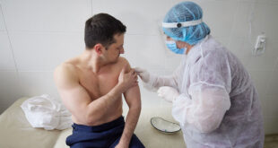 ФОТО: Владимир Зеленский сегодня привился от коронавируса произведенной в Индии вакциной Covishield