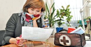 Полный больничный в Украине дадут только после 20 лет стажа, а врачей будут штрафовать. Подробности социальной реформы
