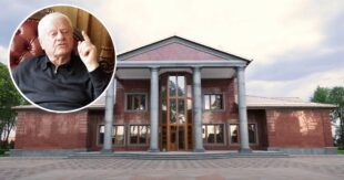 ФОТО, ВИДЕО: Украинский фермер за 3 миллиона долларов построил себе мавзолей "как у Наполеона"