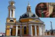 ВИДЕО: На Пасху в центре Киева девушки зашли в церковь и начали задувать свечи, курить и пить алкоголь