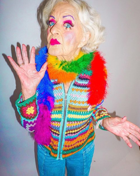 ФОТОПОДБОРКА: Безумный макияж и леопардовое боди: старушка в 92 года живет так, что завидует даже молодежь