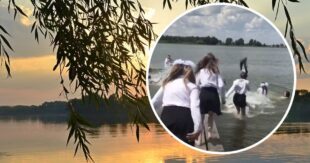 ВИДЕО: Под Ровно школьницы оригинально отпраздновали завершение обучения - искупались в озере в одежде