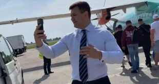 Нардеп Николай Тищенко сорвал вылет рейса самолета из Киева: снимал видео на взлетной полосе