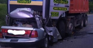 ФОТО: На Полтавщине жуткая авария: авто влетело под грузовик, четверо погибли на месте