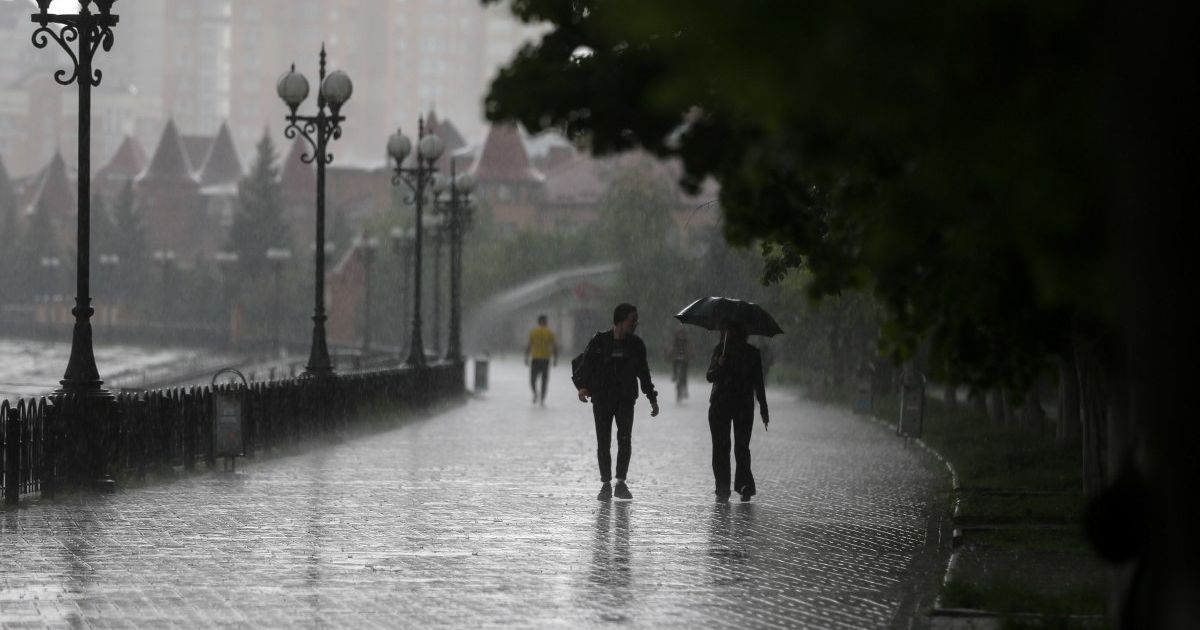 В ближайшие часы, вечером 4 июля, Киев и область накроет сильнейшая непогода: когда готовиться к стихии и какие осадки прогнозируют?