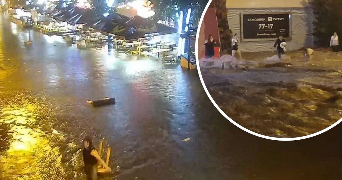 ВИДЕО: В Одессе ночью 22 июля потоки воды носили по улицам тело мужчины - очевидцы надеются что он выжил