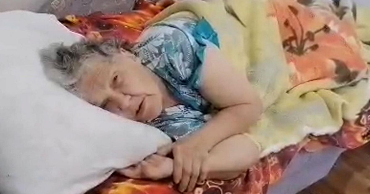 ВИДЕО: Дети замуровали 70-летнюю пенсионерку в квартире, чтобы "защитить от коронавируса" - но причина совсем в другом