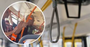 ВИДЕО: "Платить не буду", - в Одессе люди избили и пытались вытолкать наглого пассажира троллейбуса