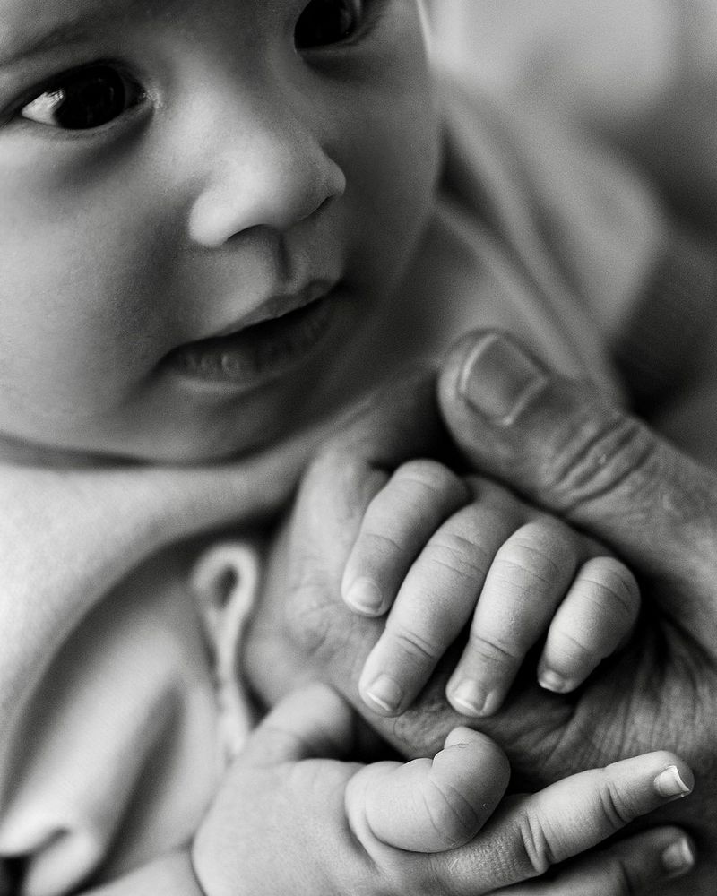 ФОТО: Виктор Павлик растрогал нежным фото с сыночком: "...рученята тримають міцно руку тата…"