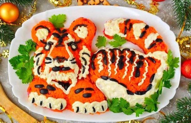 50 идей для праздничного стола: как украсить блюда на год Тигра 2022, Год Тигра - что готовить на новогодний стол?