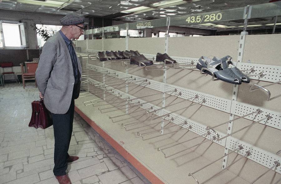 "Тотальный дефицит": всплыли запрещенные фото магазинов в СССР, на которых показана суровая правда жизни в Союзе