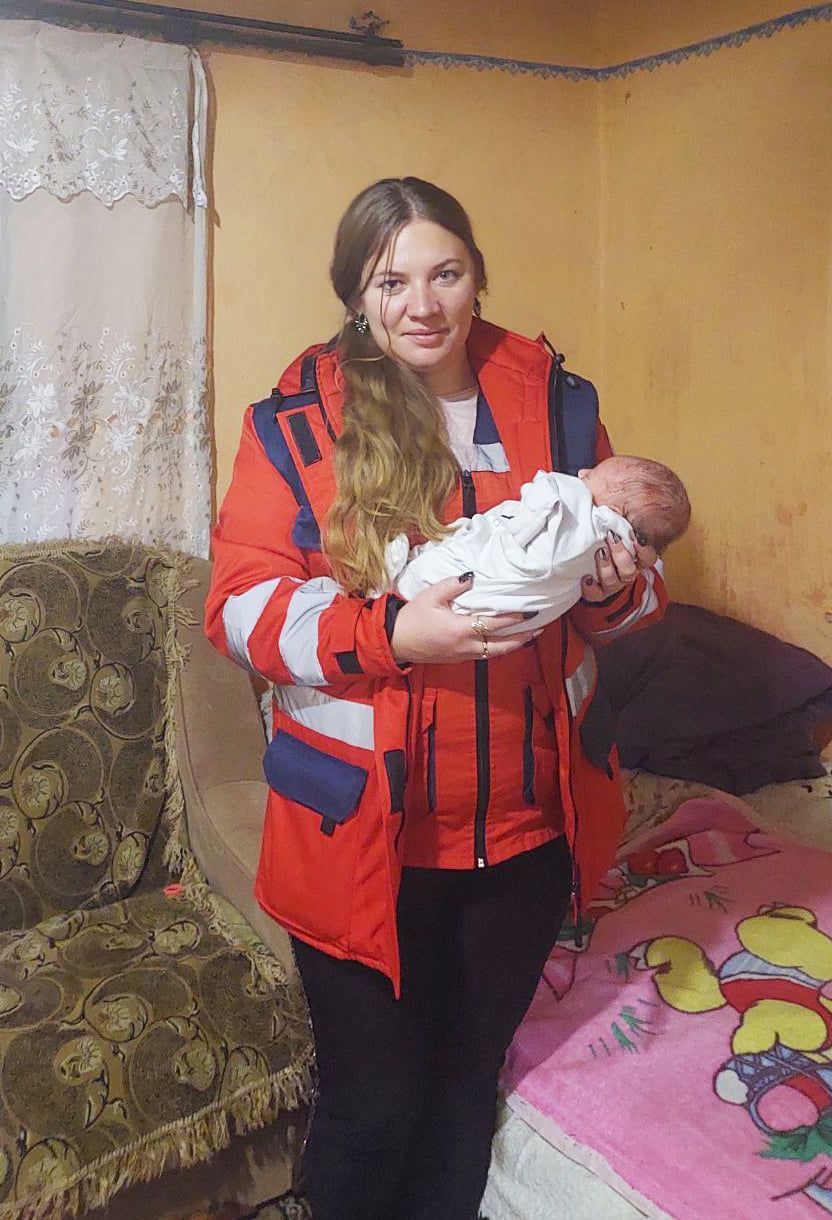 "Нашла младенца на свалке": на Закарпатье бабушка оставила новорожденного на мусорке, чтобы скрыть роды 16-летней дочери