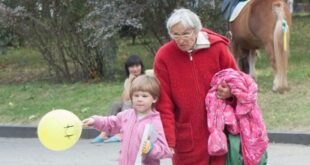 У Валентины Подвербной, самой старой 75-летней матери Украины, хотят забрать ребенка: что произошло