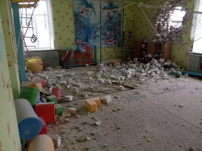 ВОЙНА НА ДОНБАССЕ: Российские войска обстреляли детский сад в Станице Луганской, на украинской территории