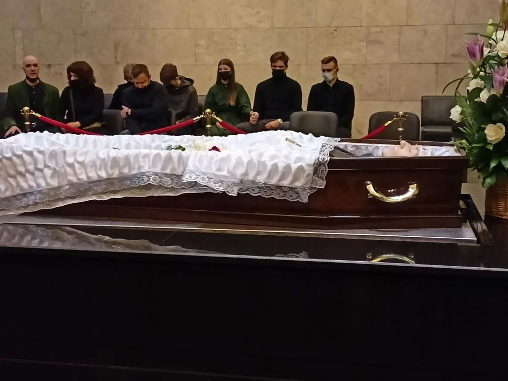 Совершенно неузнаваем: фото Леонида Куравлева в гробу с похорон 